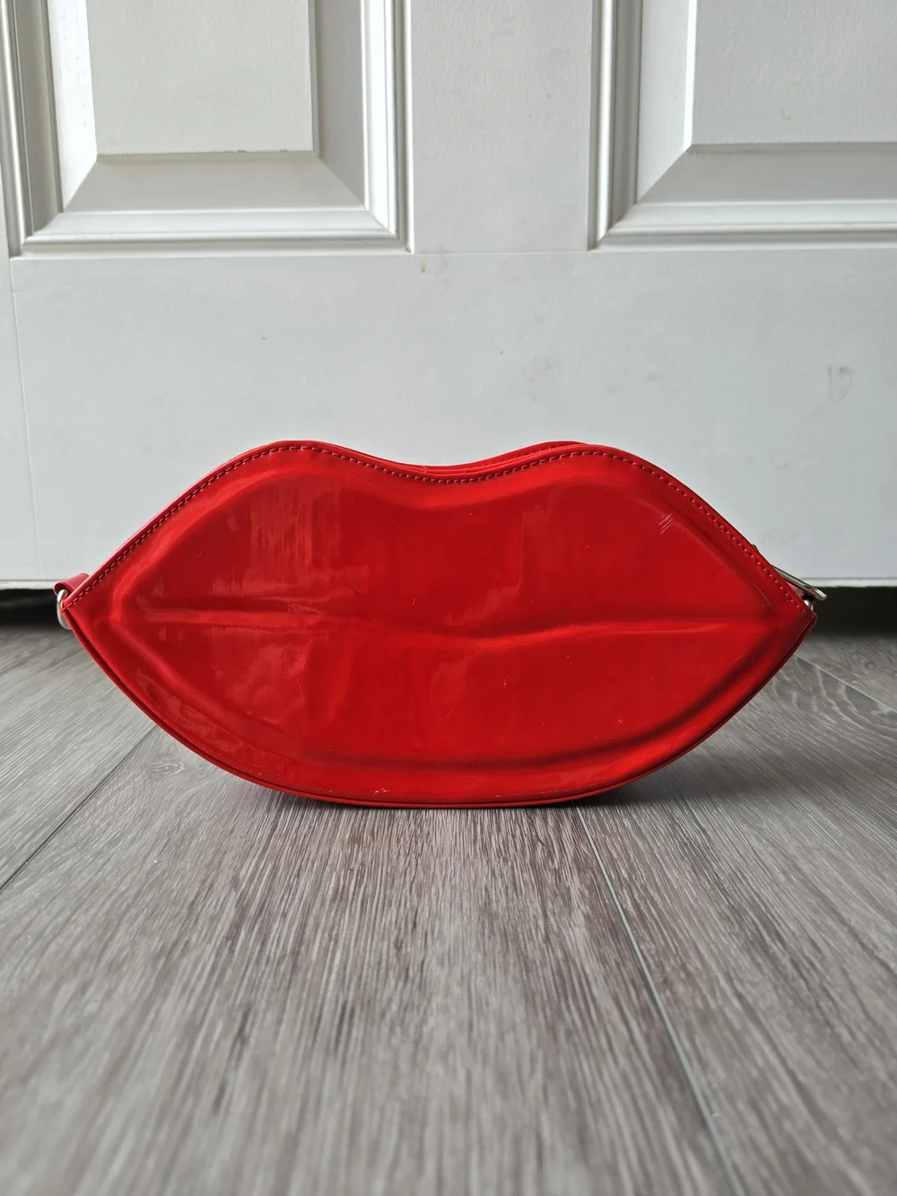 Pleaser Red Patent Lips Clutch Kiss Crossbody Bag Retro Pinup Valentine Statemen